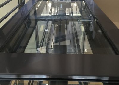 Esterno in vetro di ascensore con struttura in lamiera di acciaio autoportante tamponata con vetro trasparente