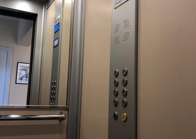 modernizzazione e sostiruzione pulsantiera ascensore in cabina