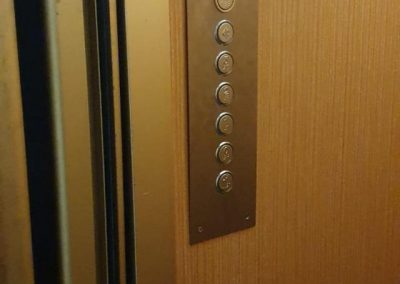 pulsantiera vecchio ascensore a fune