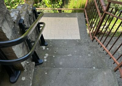 Montascale con seggiolino per scale curve